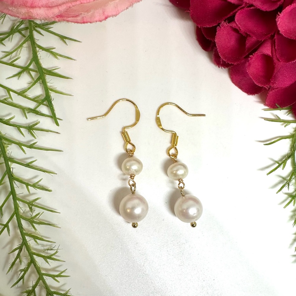 Last Pair⚜️Freshwater Pearl Dangly Earrings - Picture 2 of 4